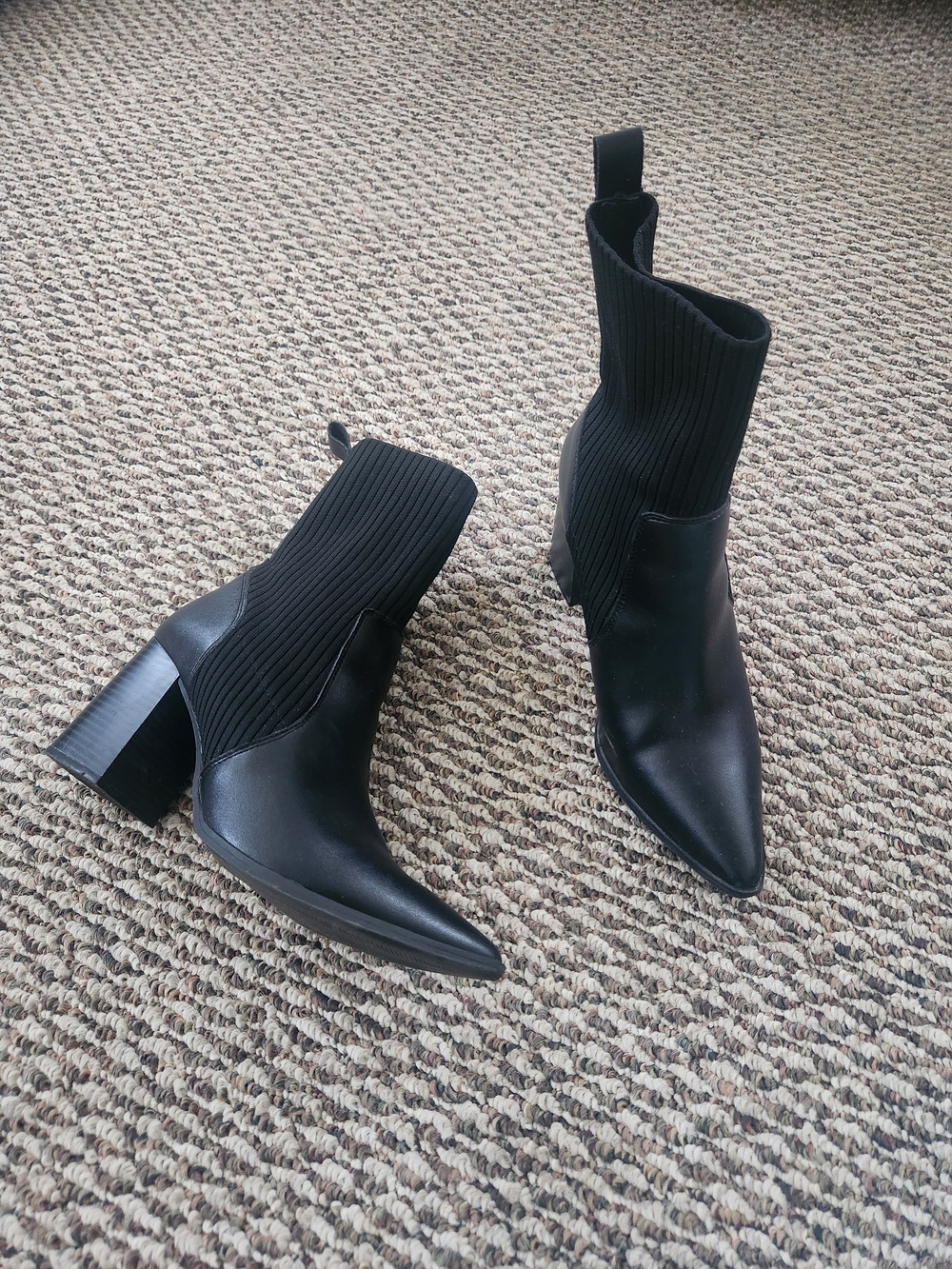 Blondo Black Pointed Toe Rib-Knit Chelsea Block Heel Booties 9.5